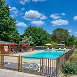 مكان تخييم Mobil-home Avec Terrasse, 6 Personnes - Api-1-52-926