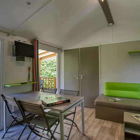 Camping Mobil-home Avec Terrasse, 6 Personnes - Api-1-52-926 *