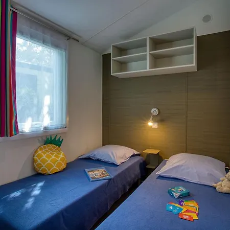 Mobil-home Avec Terrasse, 6 Personnes - Api-1-52-926