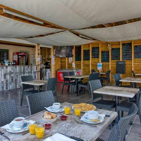 Mobil-home Avec Terrasse, 6 Personnes - Api-1-52-926 אתר קמפינג Groléjac