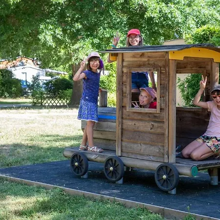 Mobil-home Avec Terrasse, 6 Personnes - Api-1-52-926 *