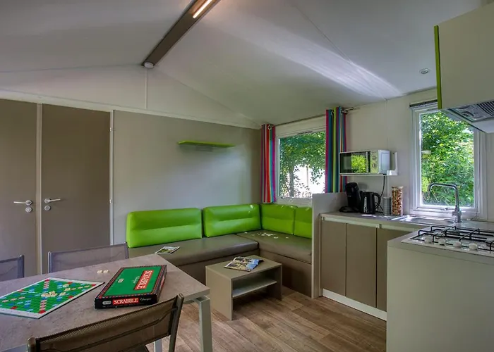 Mobil-home Avec Terrasse, 6 Personnes - Api-1-52-926 Camping
