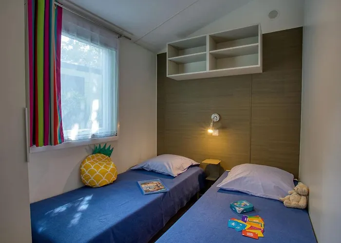 Mobil-home Avec Terrasse, 6 Personnes - Api-1-52-926