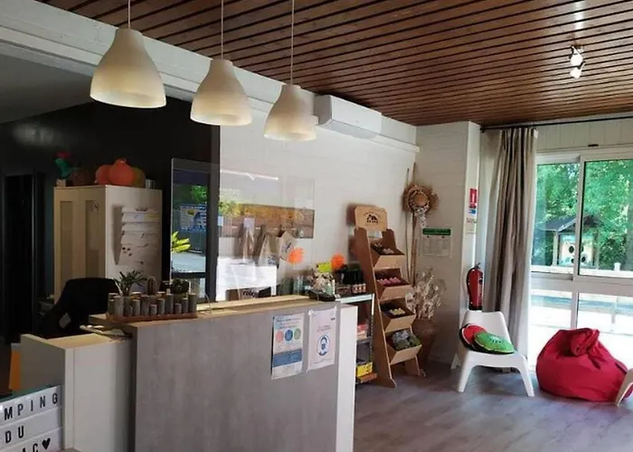 Camping Mobil-home Avec Terrasse, 6 Personnes - Api-1-52-926 *