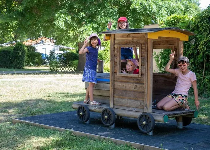 Mobil-home Avec Terrasse, 6 Personnes - Api-1-52-926 *